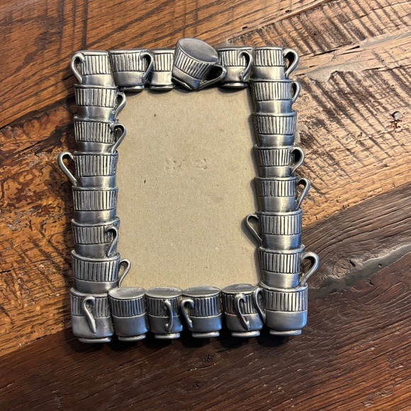 Metal Teacup Frame - Picture 3 of 9